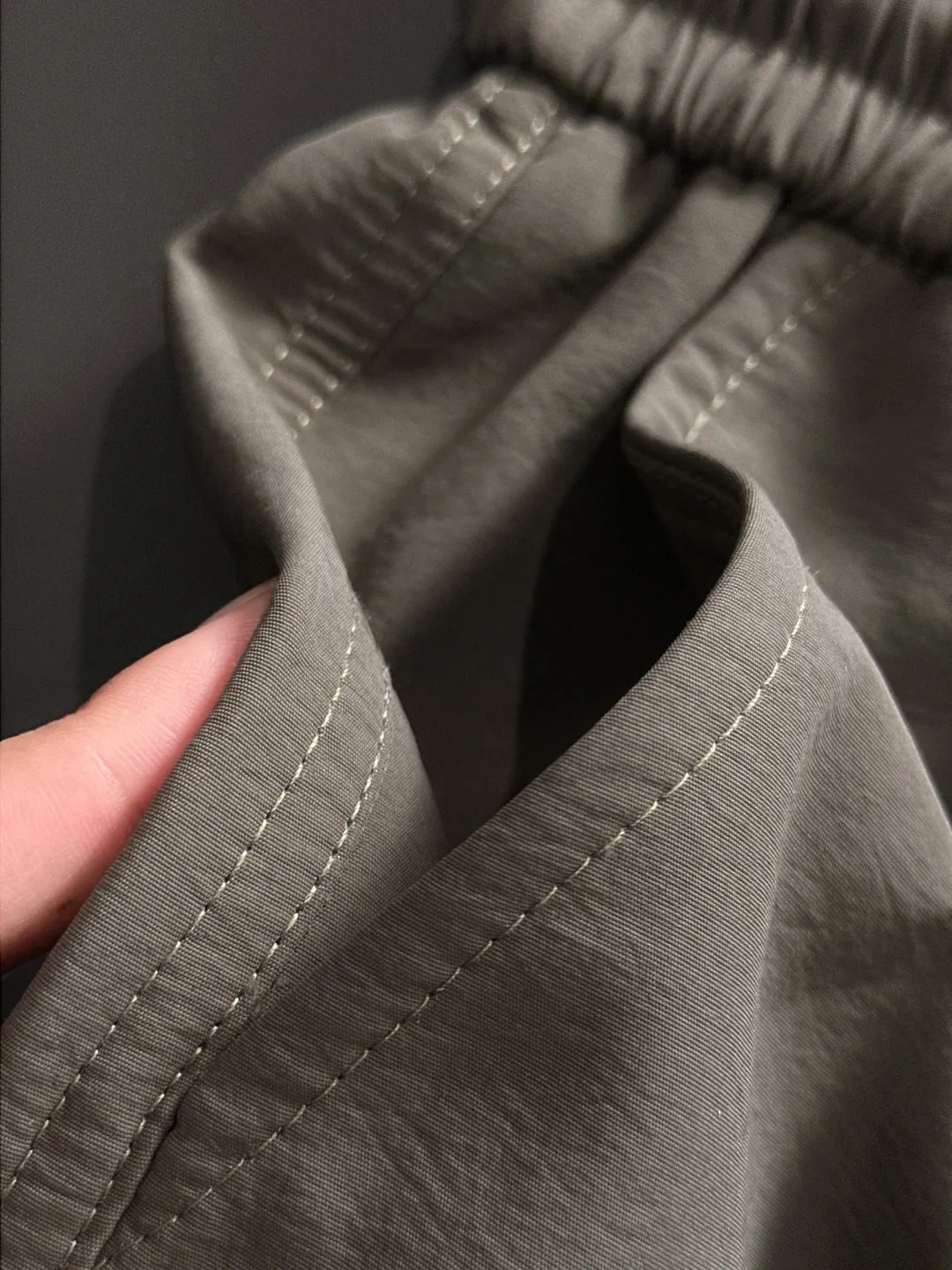 2-3 days to ship P360 Stone lsland/Stone Island Mouth Co-branded Exclusive launch of 25ss autumn and winter new high-quality trousers Compare real-life details at will The craftsmanship that ordinary small workshops cannot copy Top-level ZP development Unique imported fabric feel Purely imported German machine production Precision operation Ten thousand needle density A pair of trousers with rich details You can see the development strength A full set of new accessories can be customized simultaneously Simple yet elegant Soft, delicate and comfortable The upper body is versatile and fashionable A perfect choice for autumn and winter, a must-have item. Sizes: M to 3XL (please state your height and weight when placing an order)